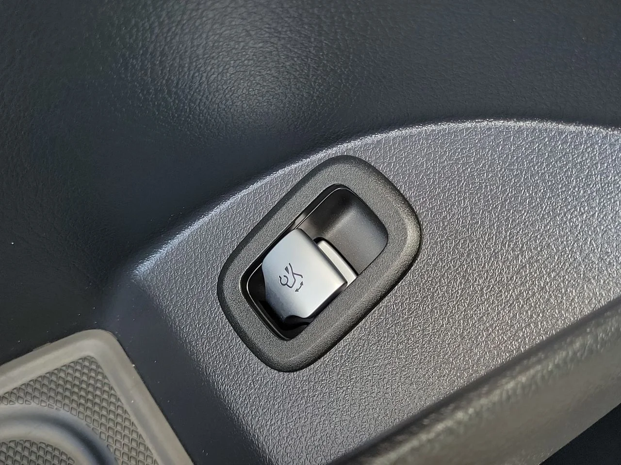Used 2026 Black Mercedes-Benz GLC 300 image 27