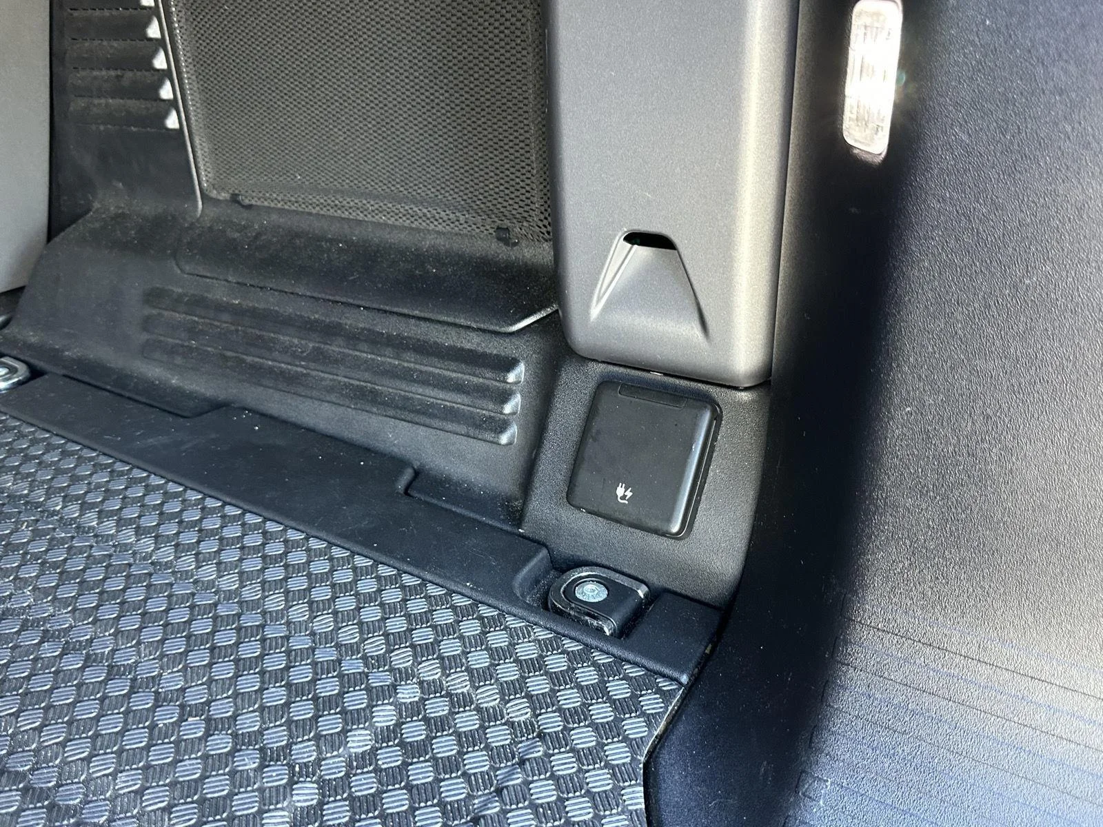 Used 2023 Carpathian Grey Premium Metallic Land Rover Carpathian Edition image 47