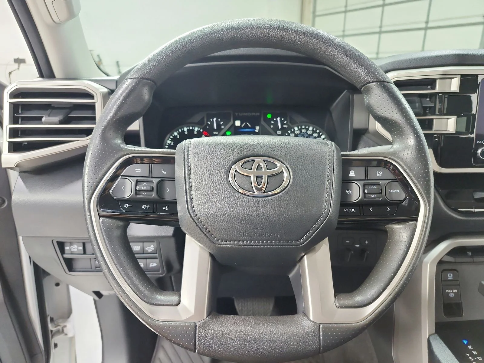 Used 2022 White Toyota SR5 image 21