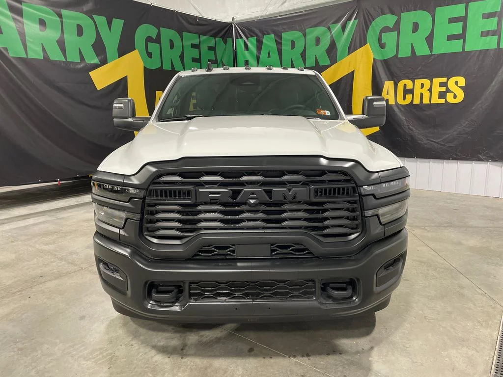 New 2026 Bright White Clear-Coat Exterior Paint RAM Tradesman image 2