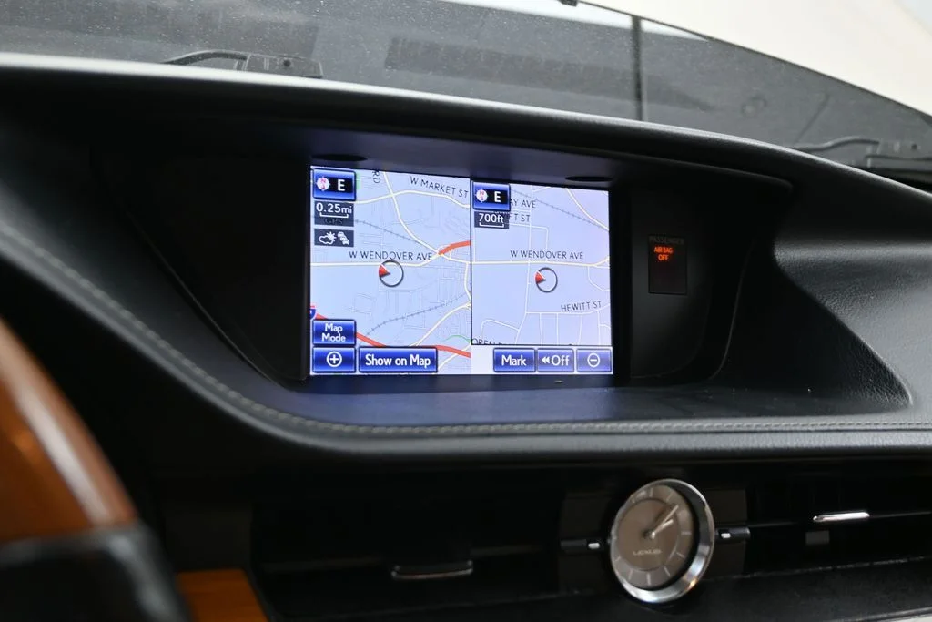 Used 2013 Beige Lexus 300h image 17