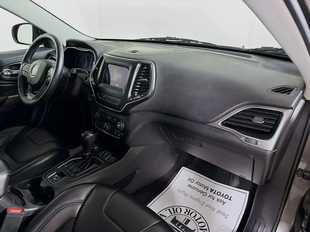 Used 2019 Gray Jeep Latitude Plus image 25