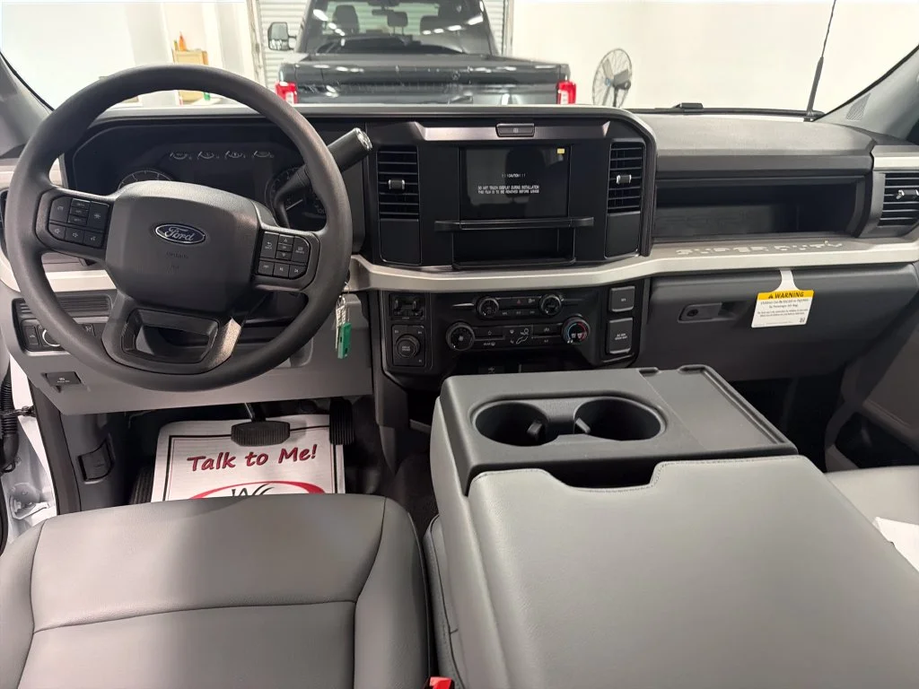 New 2027 Oxford White Ford F-350® XL image 15