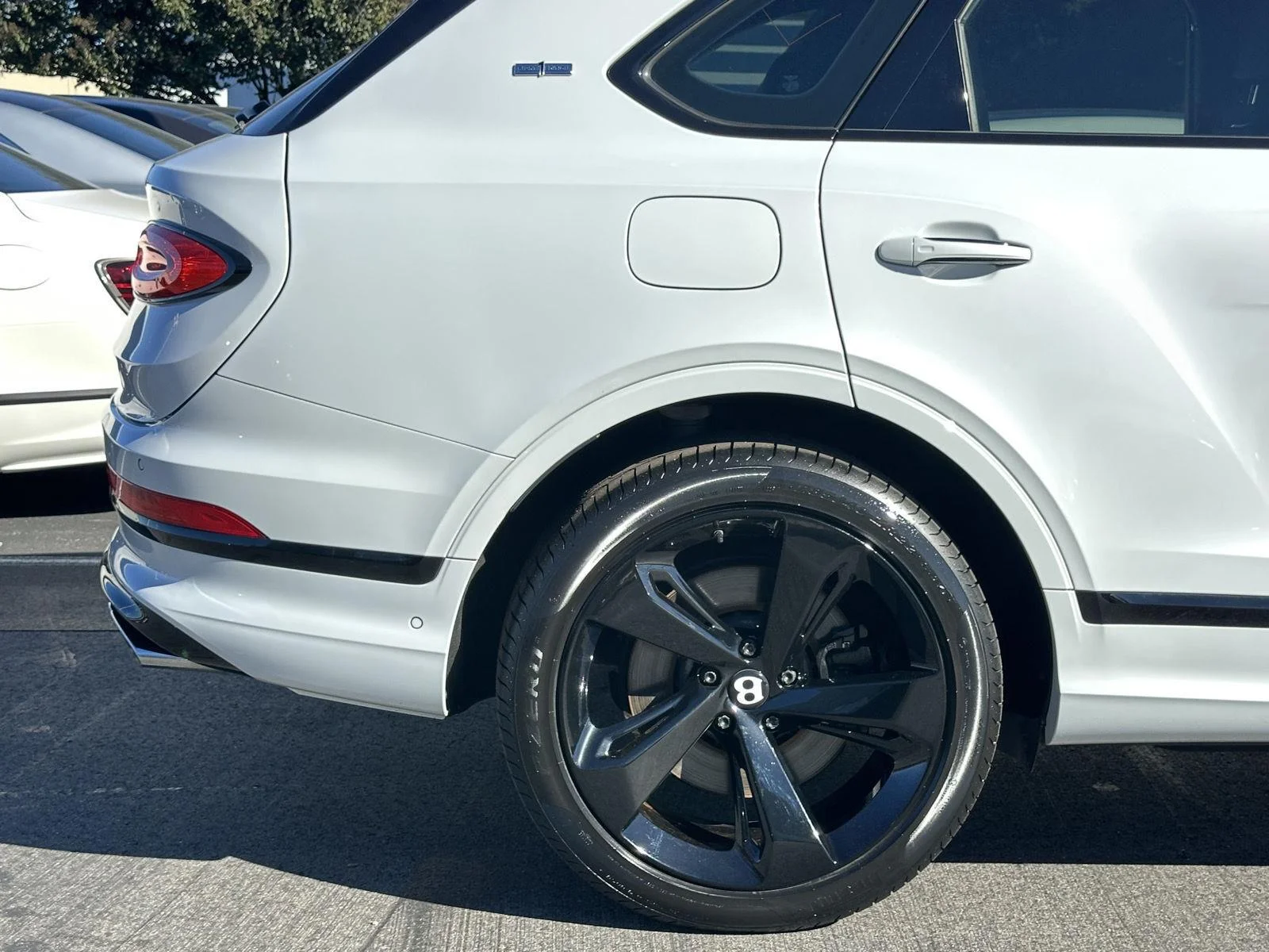 Used 2021 Ghost White Pearlescent Bentley V8 image 57