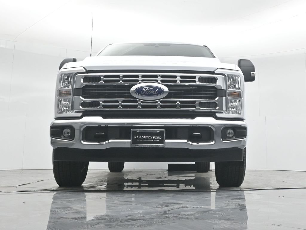 New 2026 Oxford White Ford XLT image 44