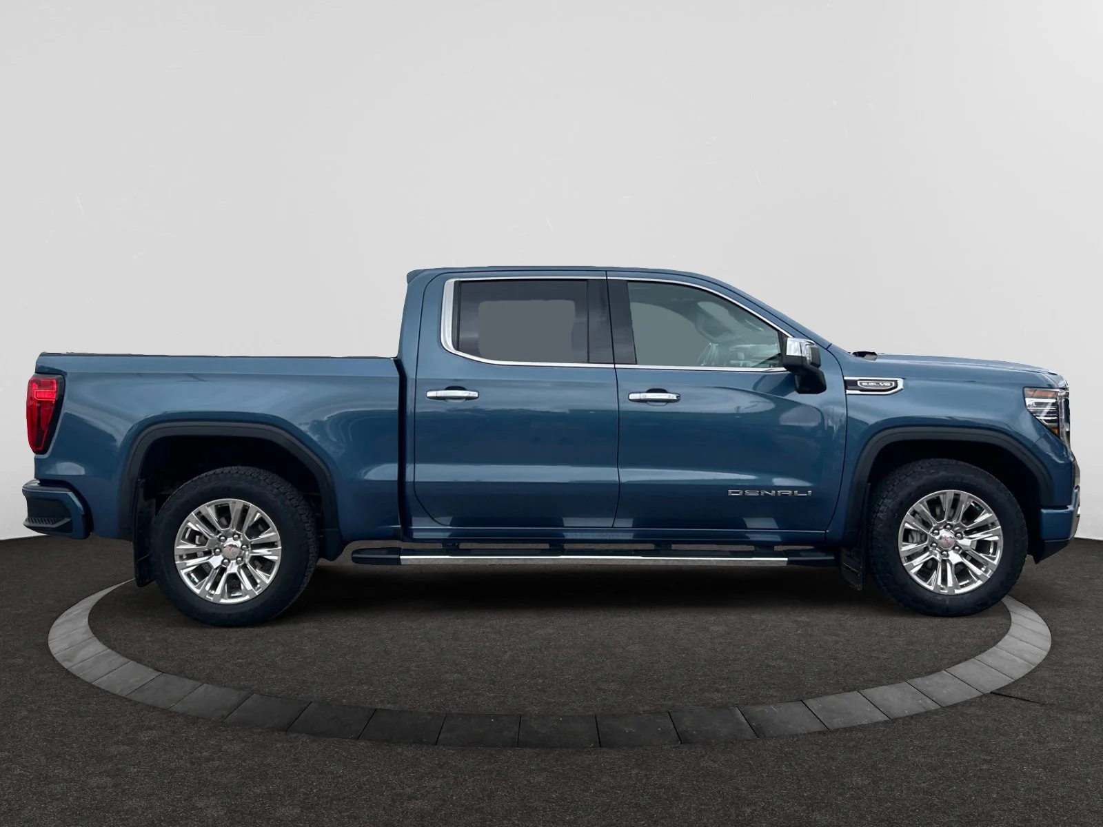 Used 2025 Blue GMC Denali Crew Cab image 6