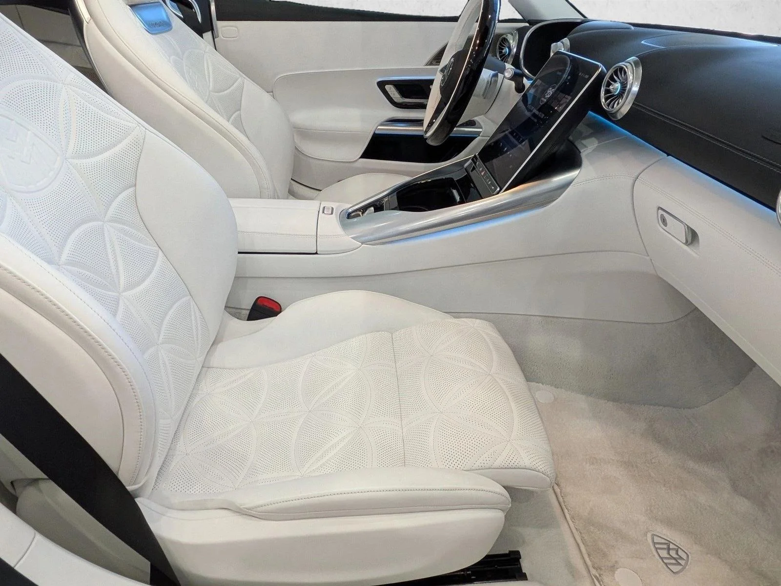 Used 2026 Manufaktur Moonlight White Magno Mercedes-Benz Maybach SL 680 Monogram Series image 17