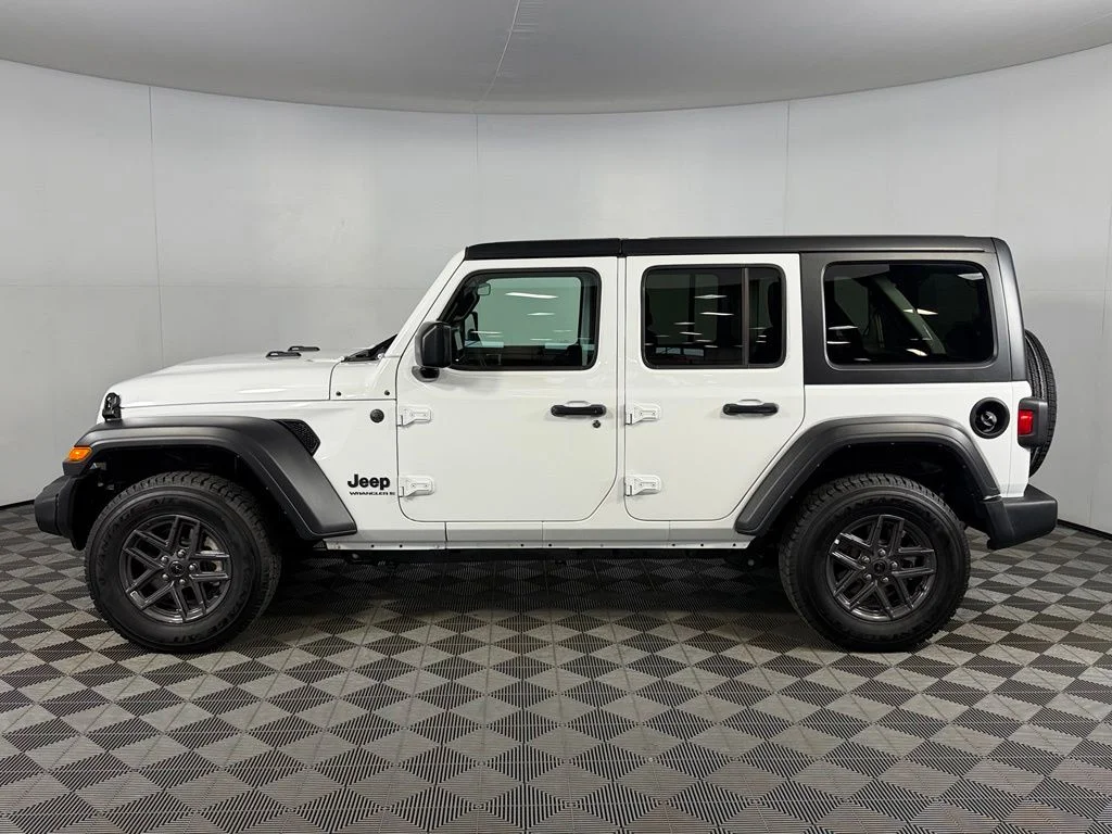 Used 2025 White Jeep Sport S image 9