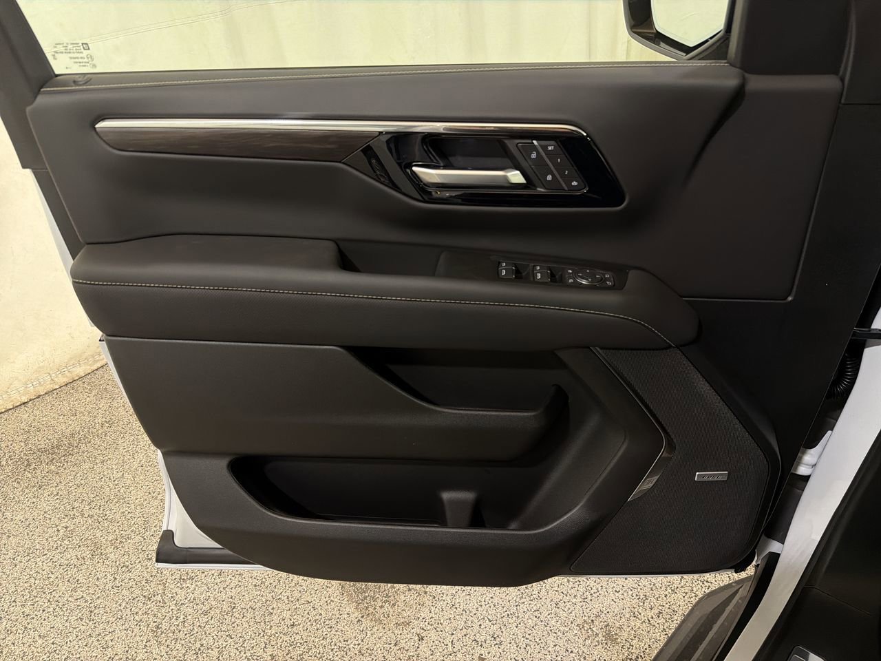 New 2026 Polar White Tricoat Chevrolet Premier image 18