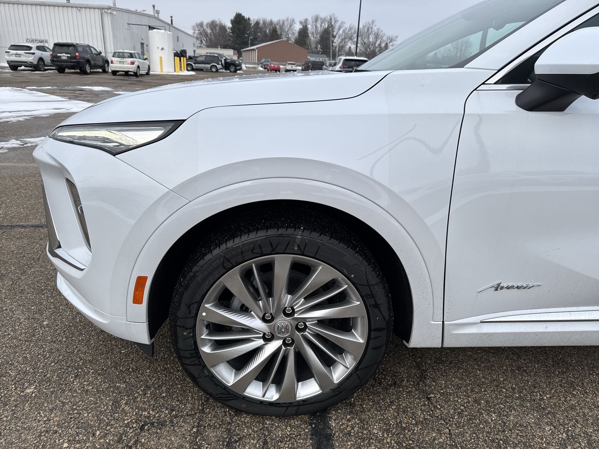 New 2026 Iridescent White Tricoat Buick Avenir image 33