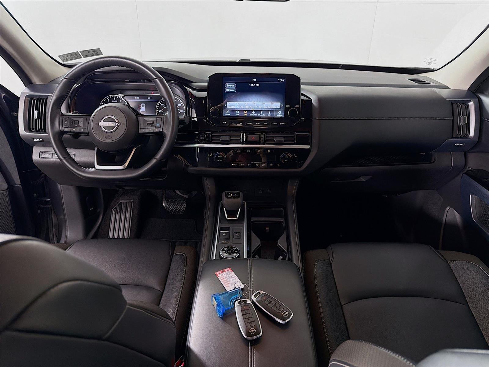 Used 2025  Nissan SL image 22