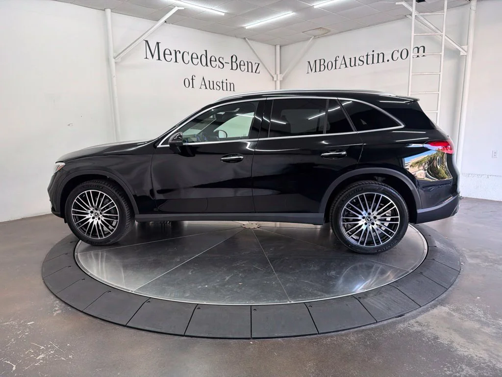New 2027 Black Mercedes-Benz GLC 300 image 4
