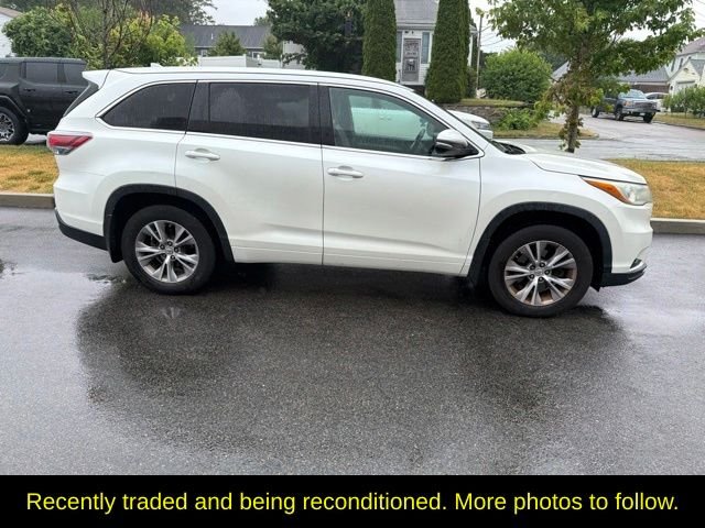 Used 2015 White Toyota XLE V6 image 1