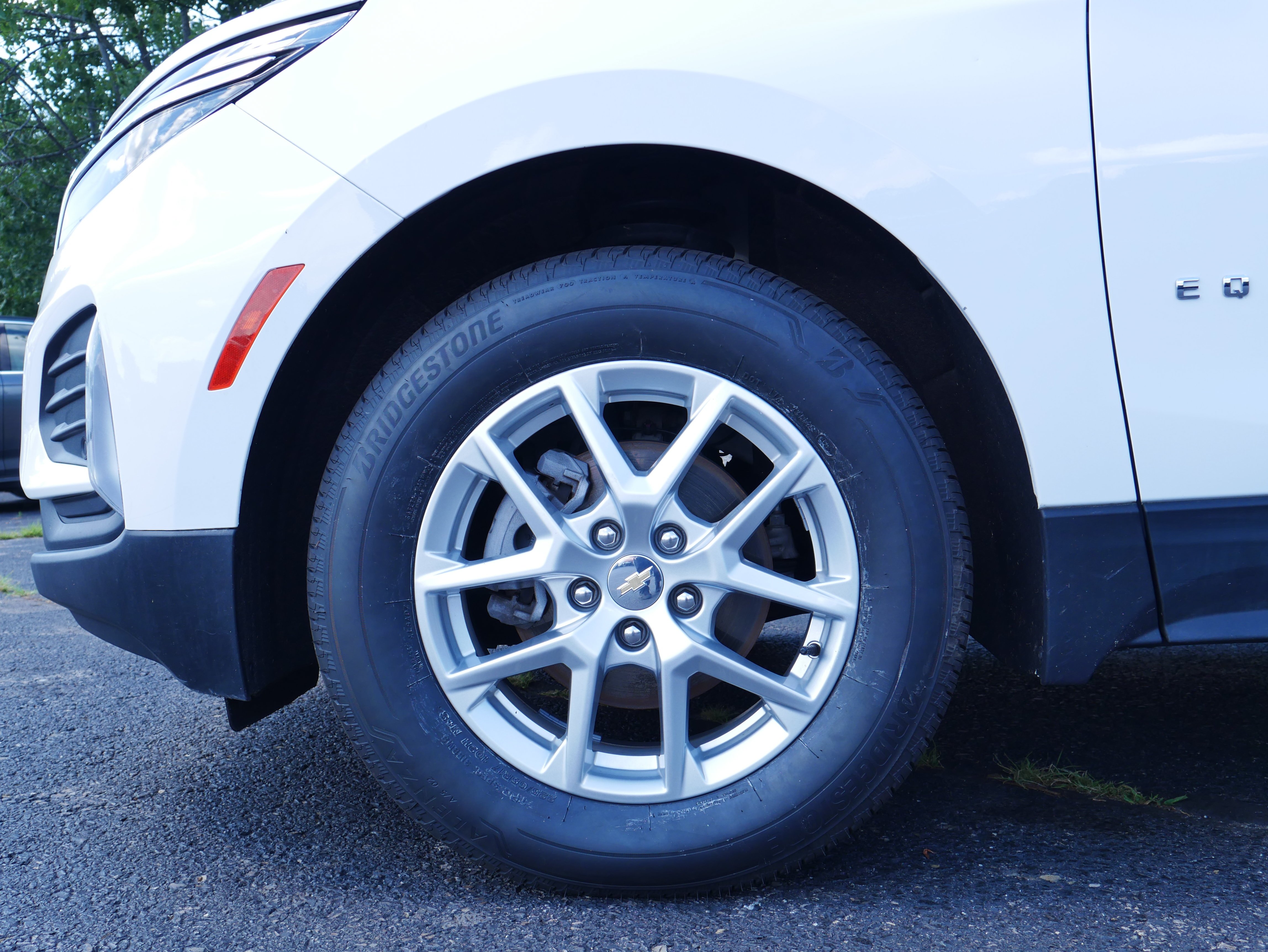 Used 2024 Summit White Chevrolet LT image 11