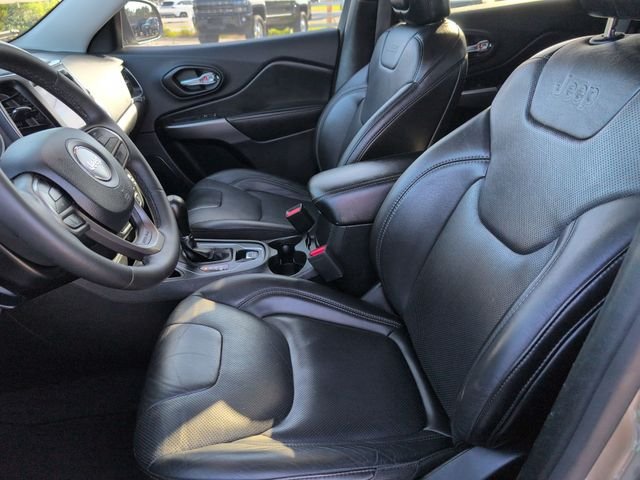 Used 2021 Light Brownstone Pearlcoat Jeep Latitude Lux image 14