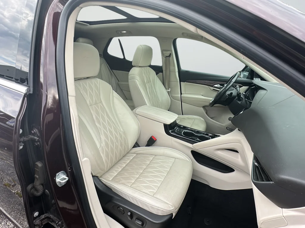 Used 2021 Red Buick Avenir image 26