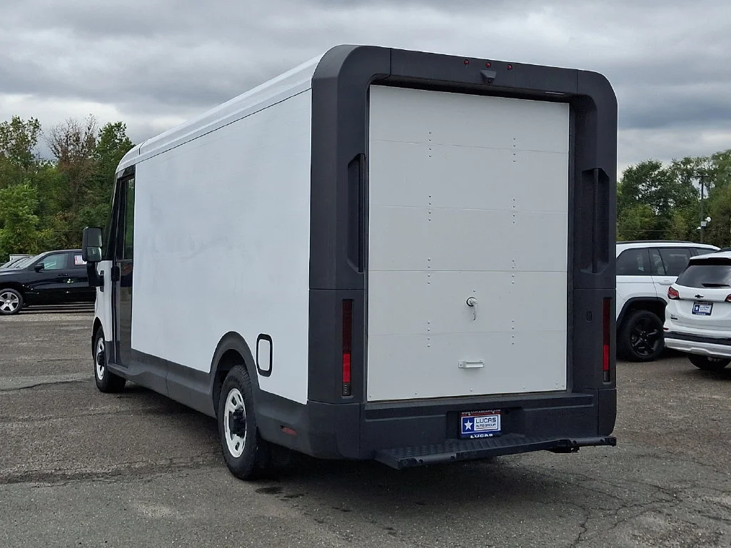Used 2024 Oyster White BrightDrop EJY image 8