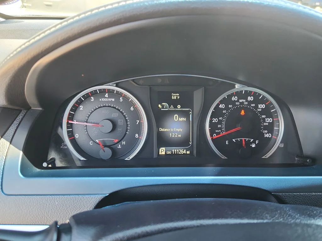 Used 2016 Silver Toyota SE image 17