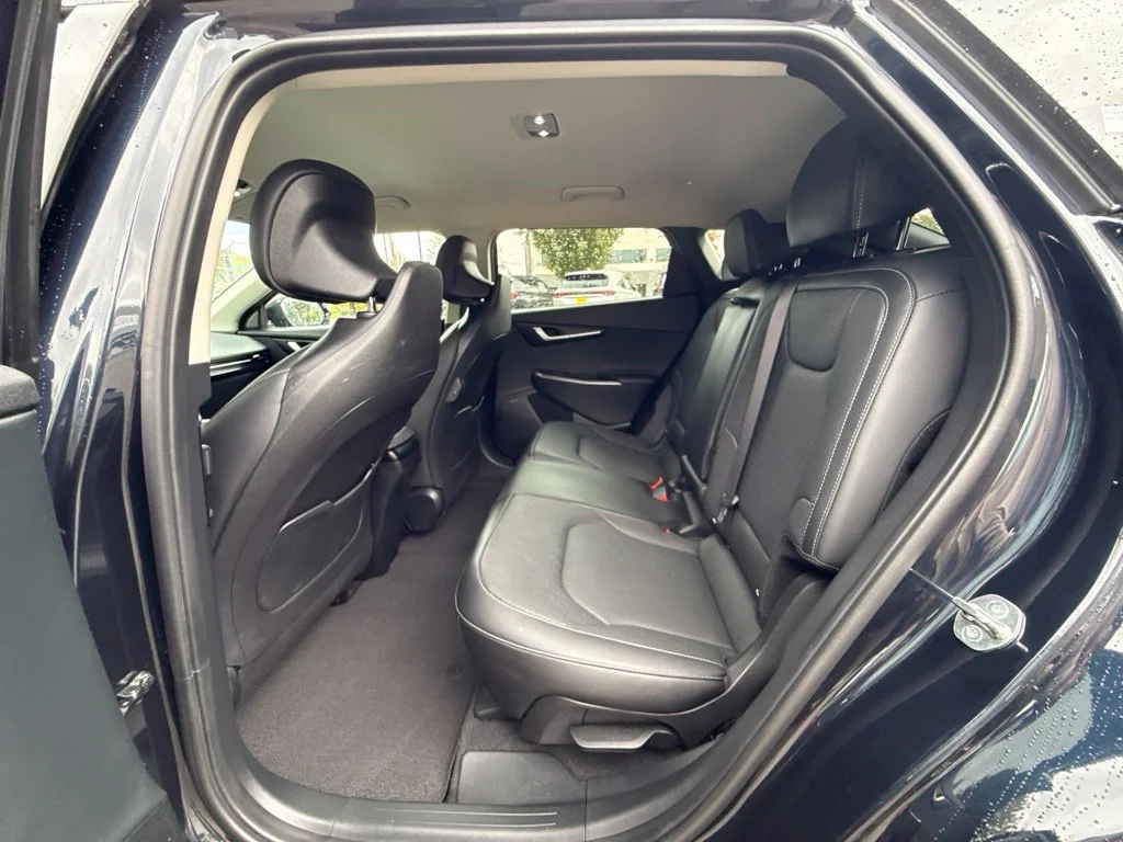 Used 2024 Gravity Blue Kia Wind image 15