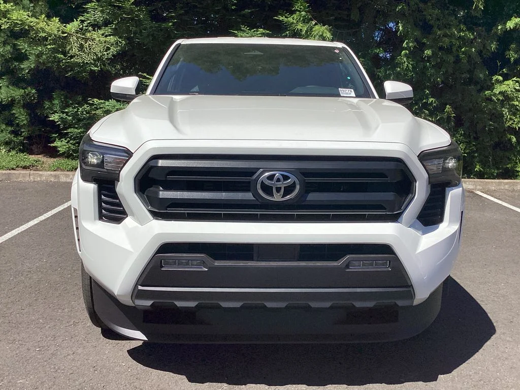 2025 Toyota Tacoma SR5 - Photo 11