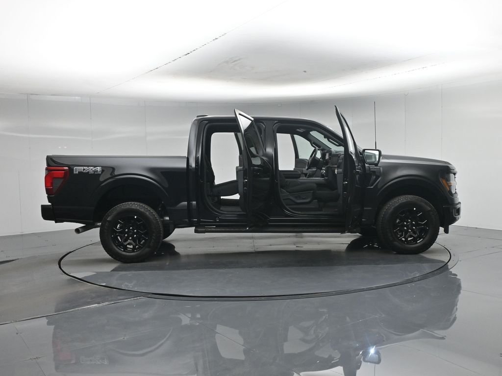 New 2026 Agate Black Metallic Ford XLT image 4