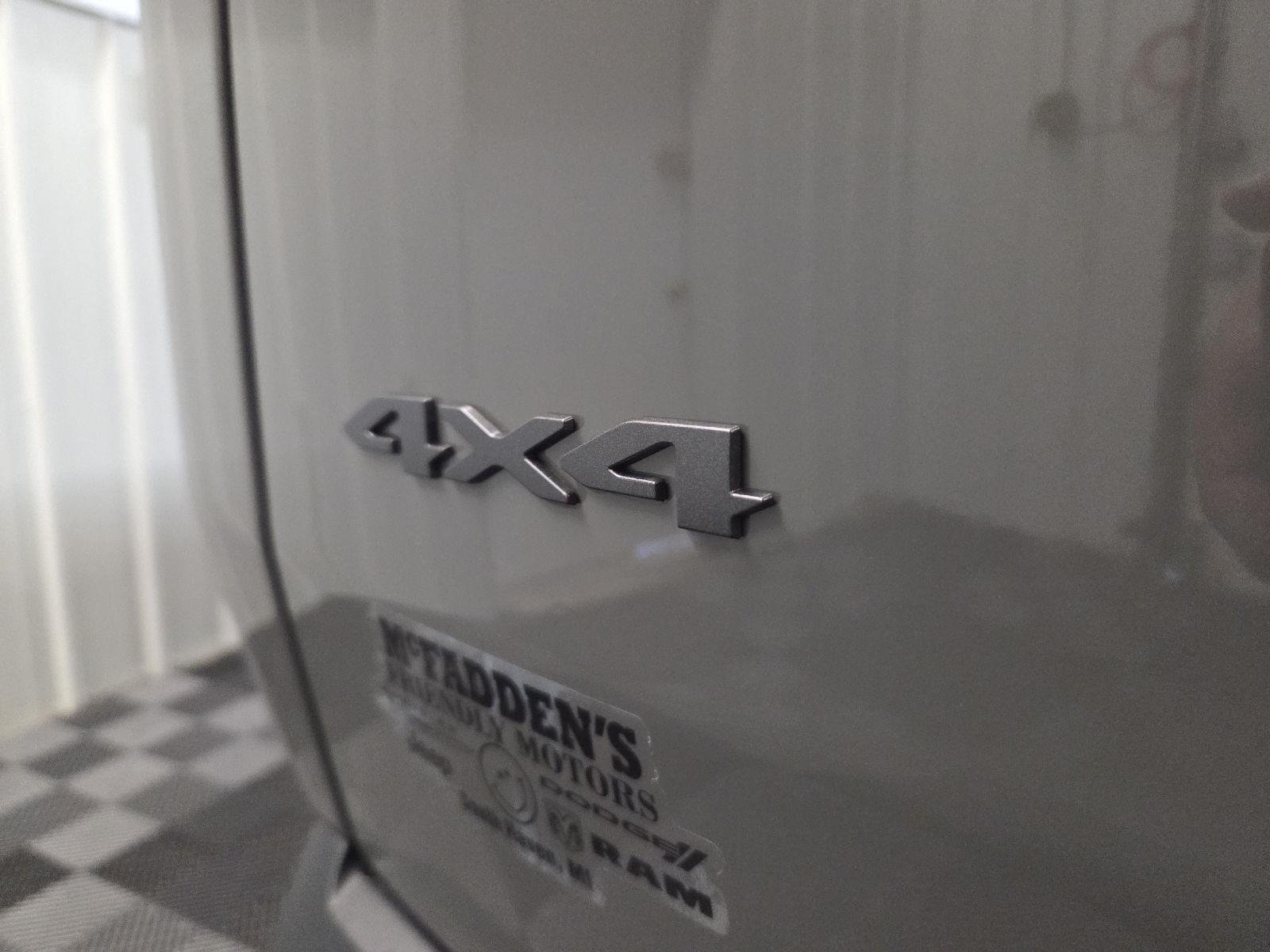 New 2026 Sting-Gray Clear-Coat Exterior Paint Jeep Overland image 62