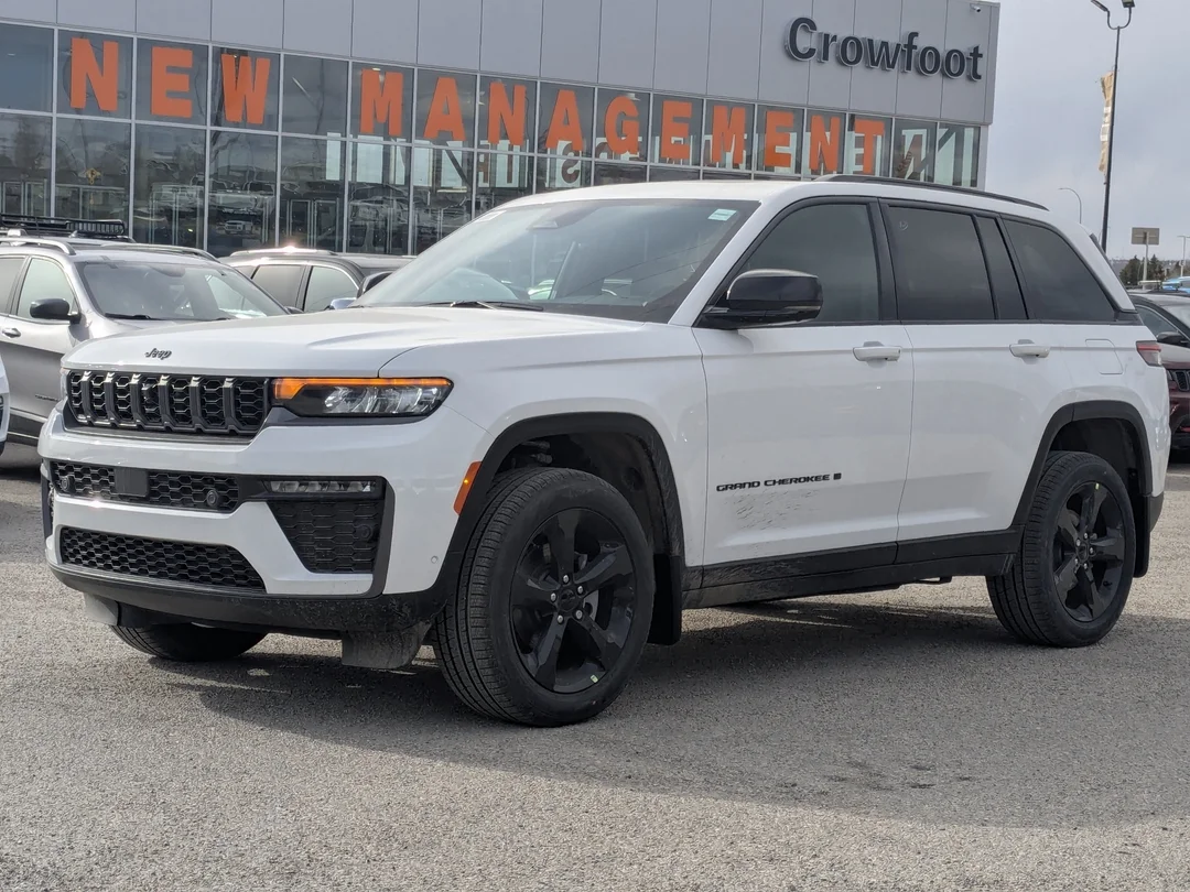 New 2026 White Jeep Limited - - 4x4 - Ltd Altitude Pkg - Lux Tech Grp II - Pano Sunroof - 20 Black Wheels & More! image 4