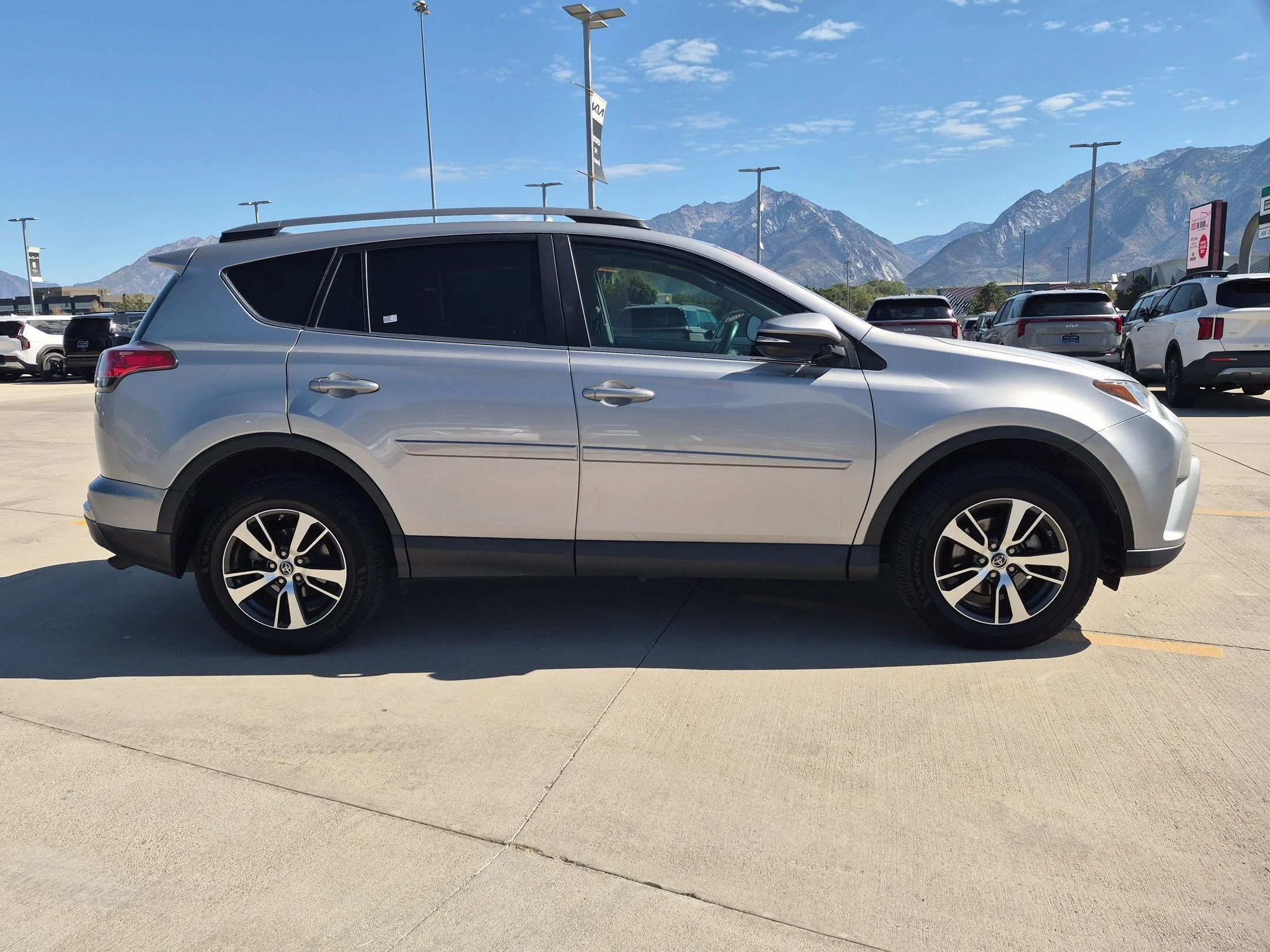 Used 2018 Silver Sky Metallic Toyota XLE image 6