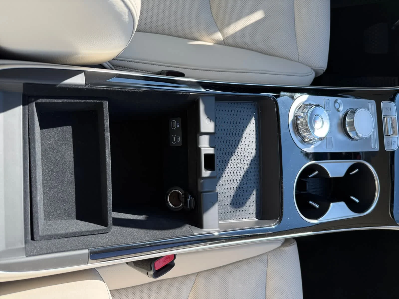 2026 GENESIS GV70 - Photo 18