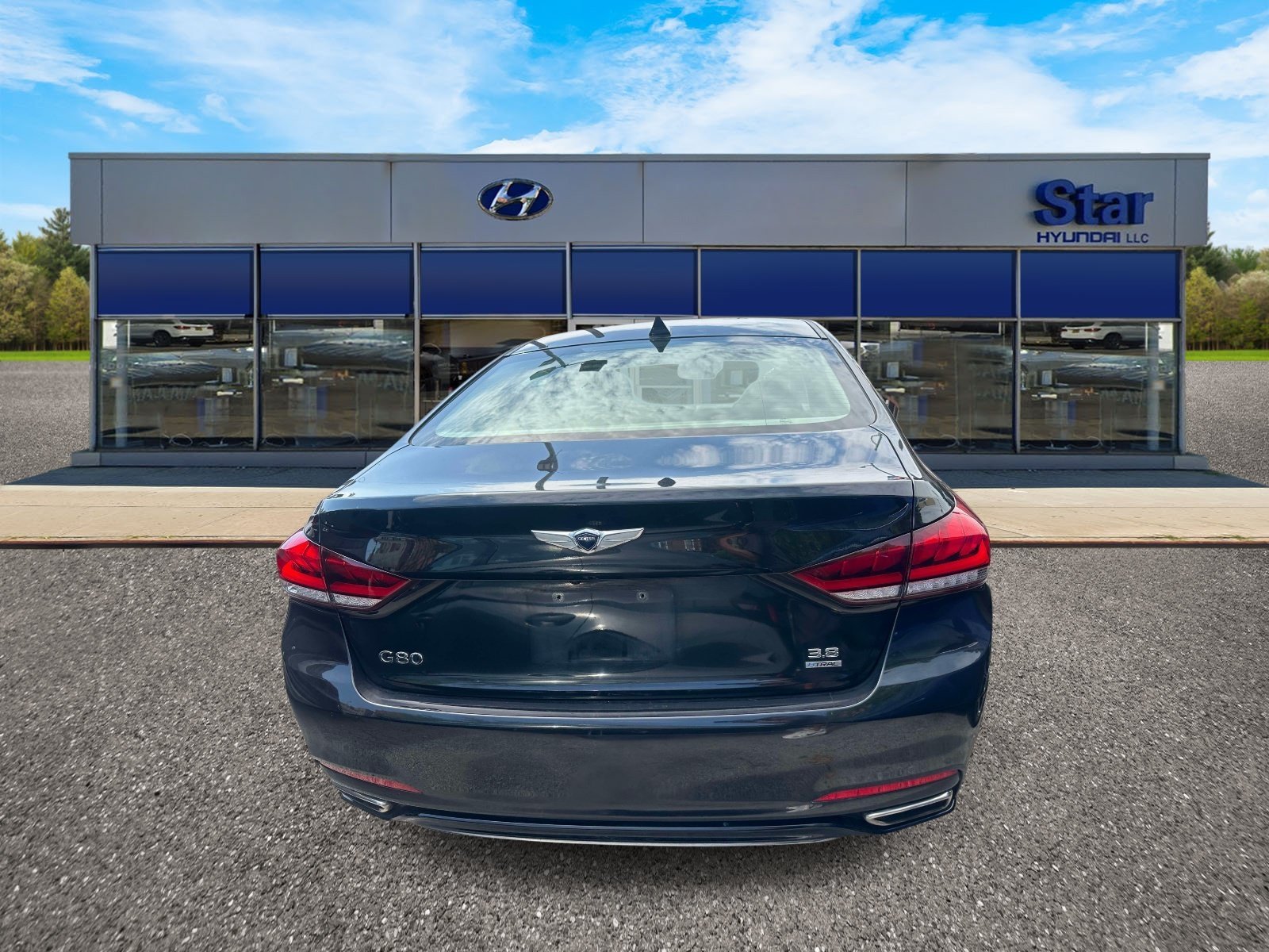 Used 2018 Black Genesis 3.8L image 3