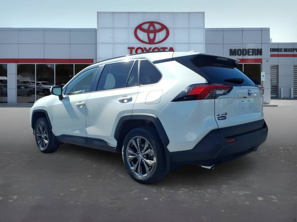 Used 2022 Blizzard Pearl Toyota Hybrid XLE Premium image 3