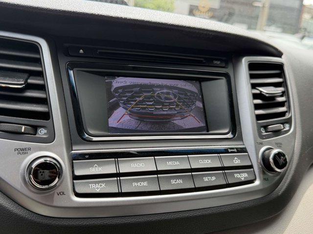 Used 2017 Molten Silver Hyundai SE image 25