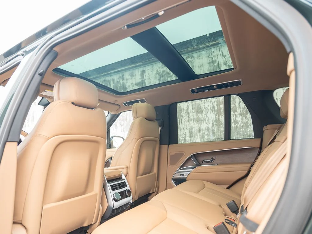 New 2026 Belgravia Green Land Rover SE image 22