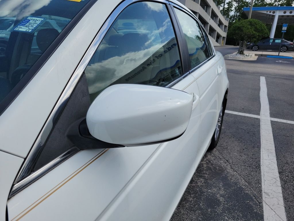 Used 2012 White Orchid Pearl Honda SE image 5