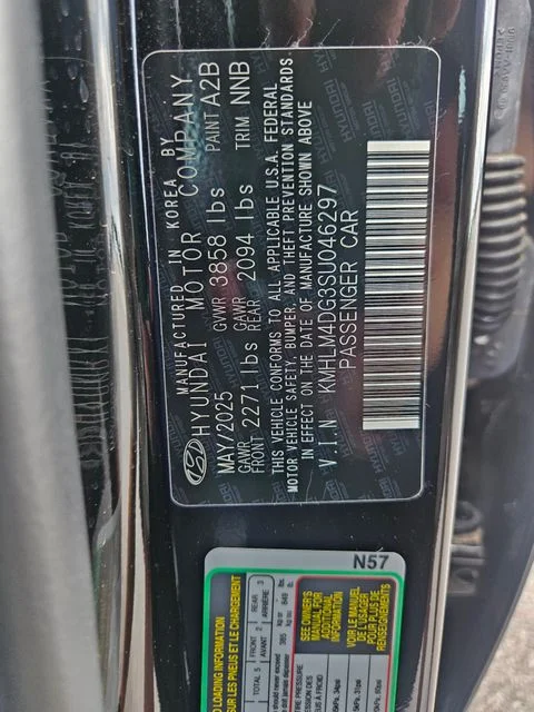 Used 2025 Black Hyundai SEL Sport image 30