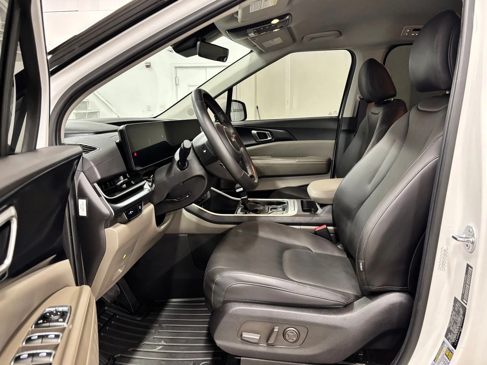 Used 2026 White Kia LXS image 17