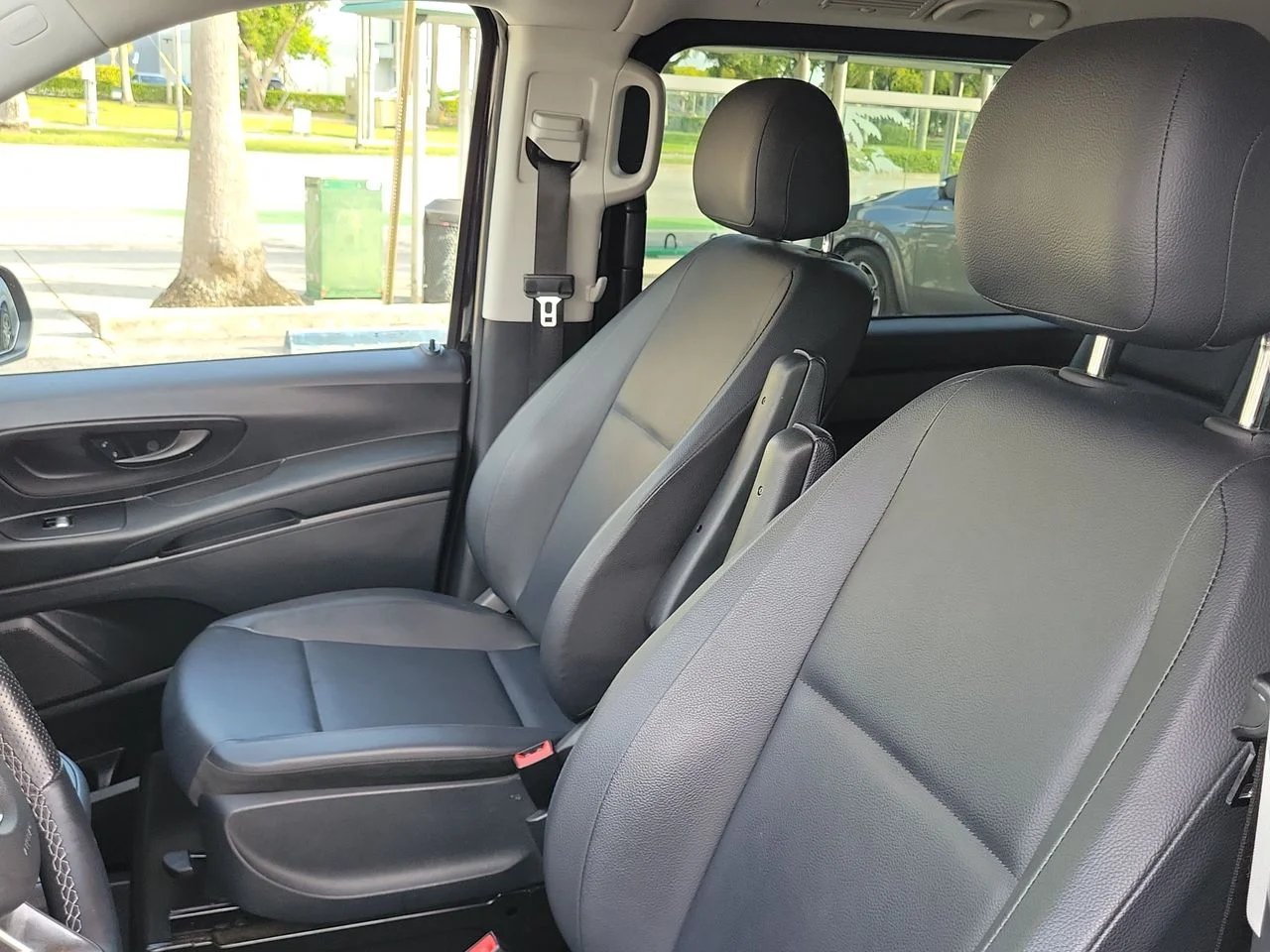 Used 2023 Black Mercedes-Benz Passenger image 16