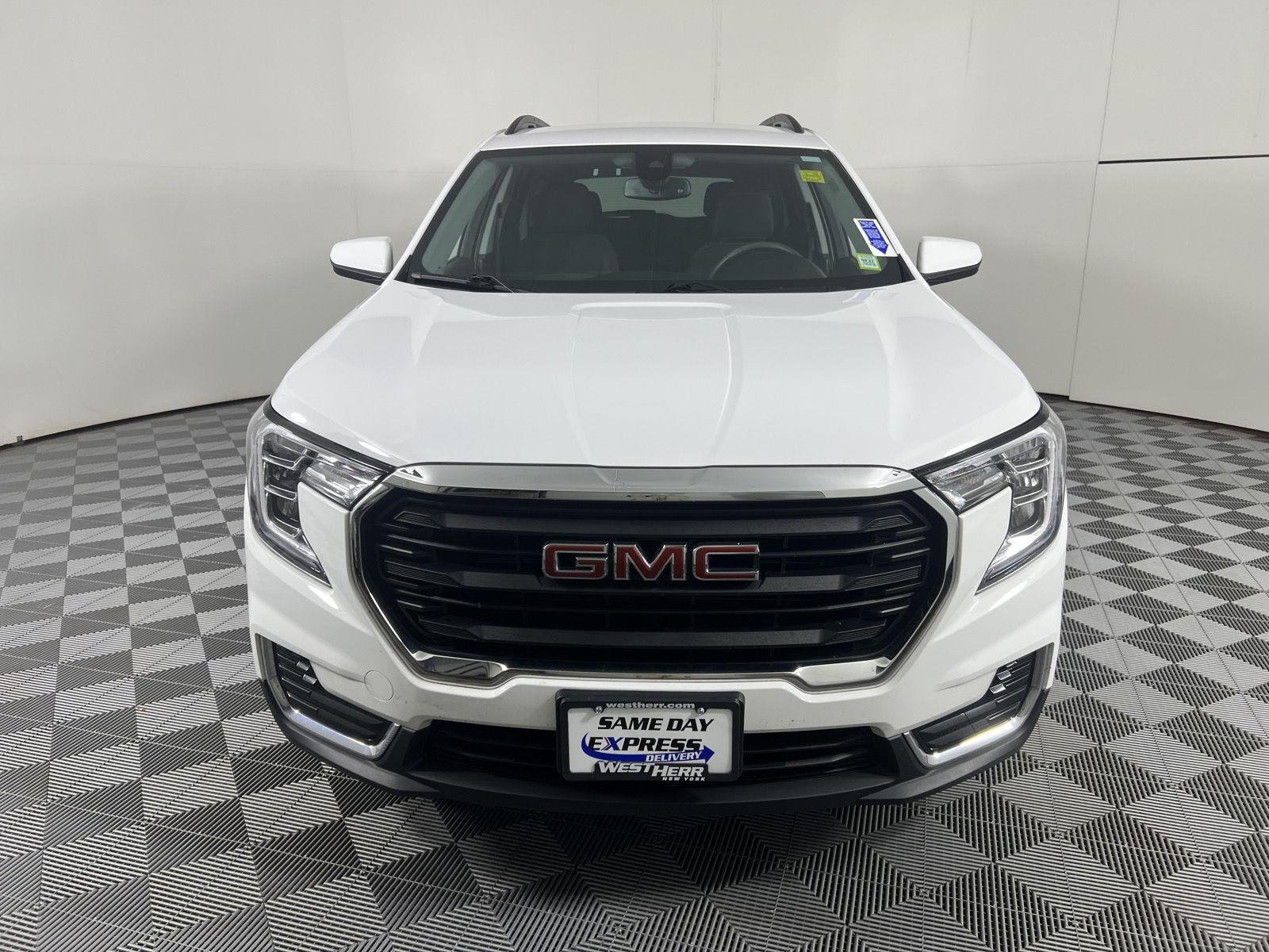 Used 2024 Summit White GMC SLE image 6
