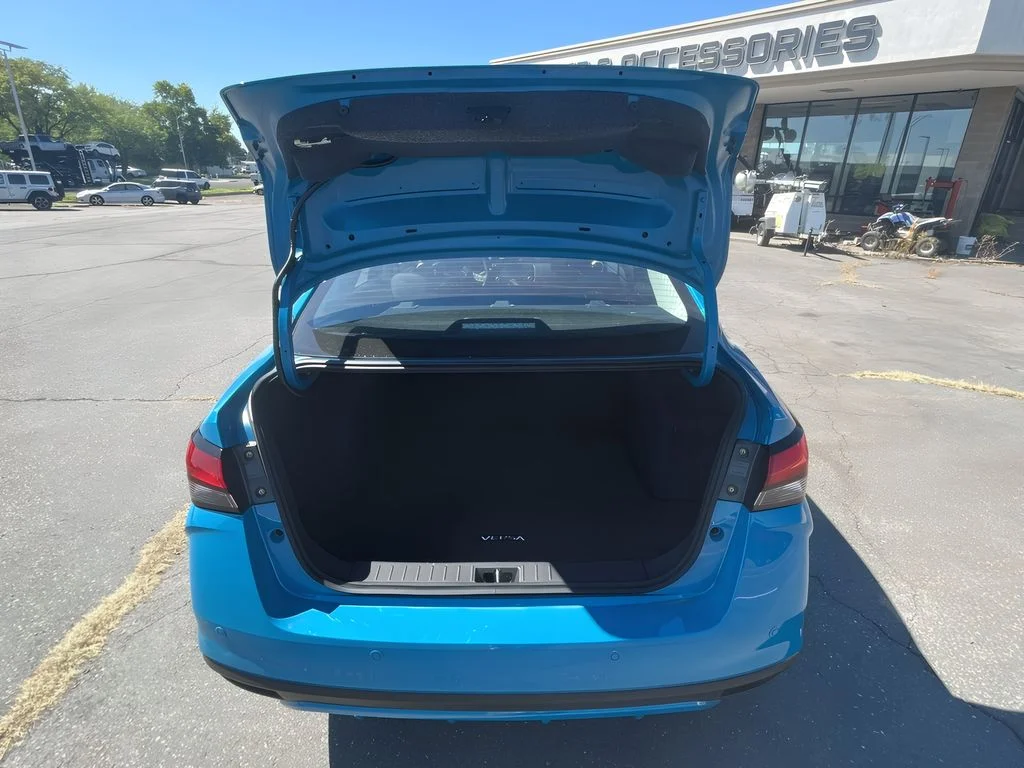 2025 Nissan Versa Sedan SR - Photo 12