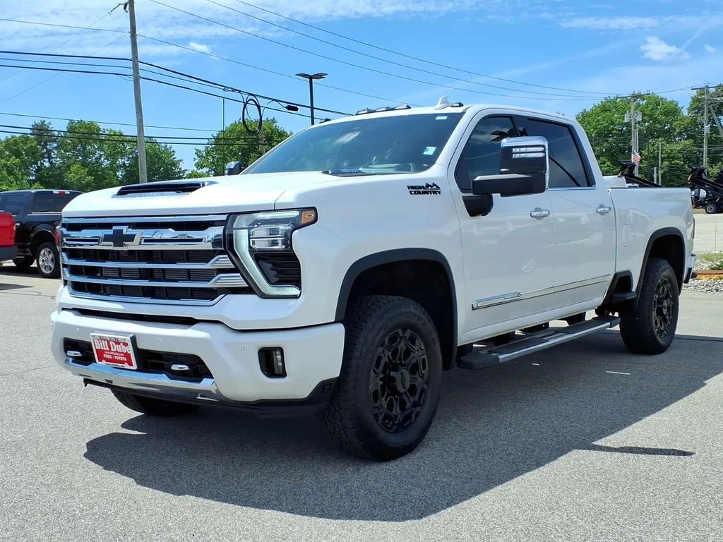 Used 2025 Beige Chevrolet High Country image 19
