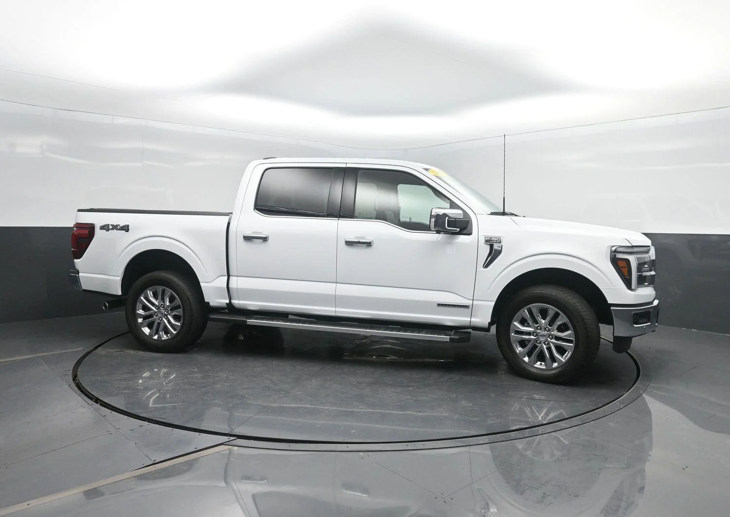 Used 2025 Oxford White Ford LARIAT image 3