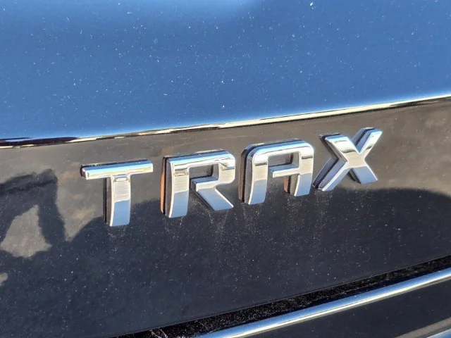 Used 2025 Mosaic Black Metallic Chevrolet LT image 15