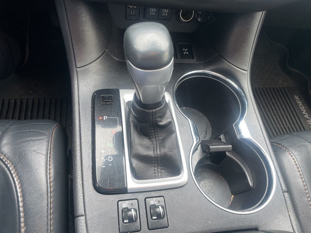 Used 2017 Blizzard Pearl Toyota XLE image 14
