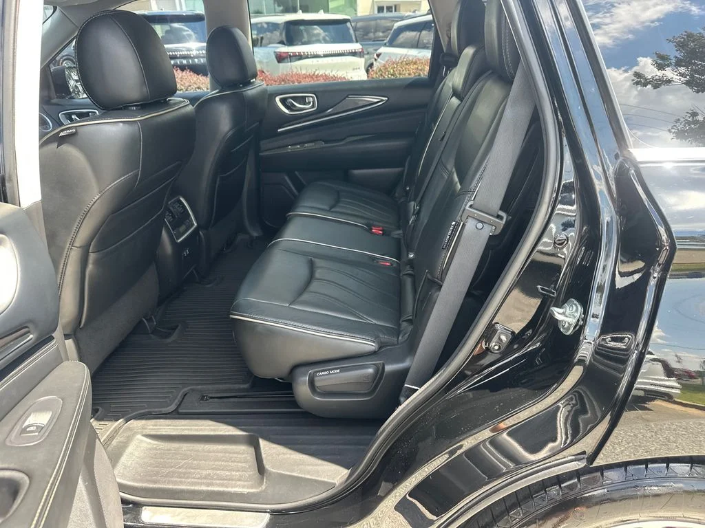 Used 2020 Black INFINITI LUXE image 17