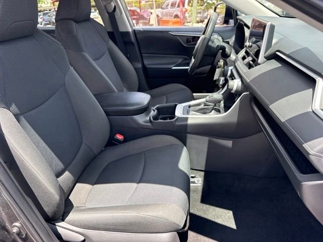 2025 Toyota RAV4 LE - Photo 14