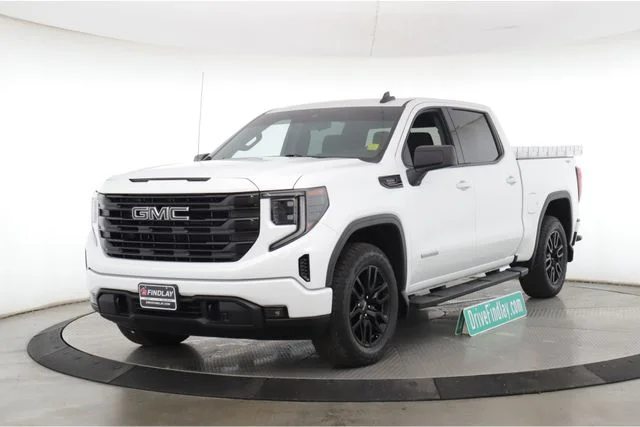 Used 2025 White GMC Elevation image 10