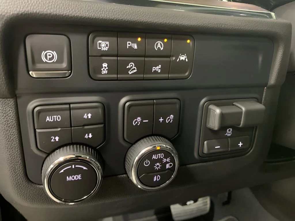 2026 Chevrolet Suburban Premier - Photo 35