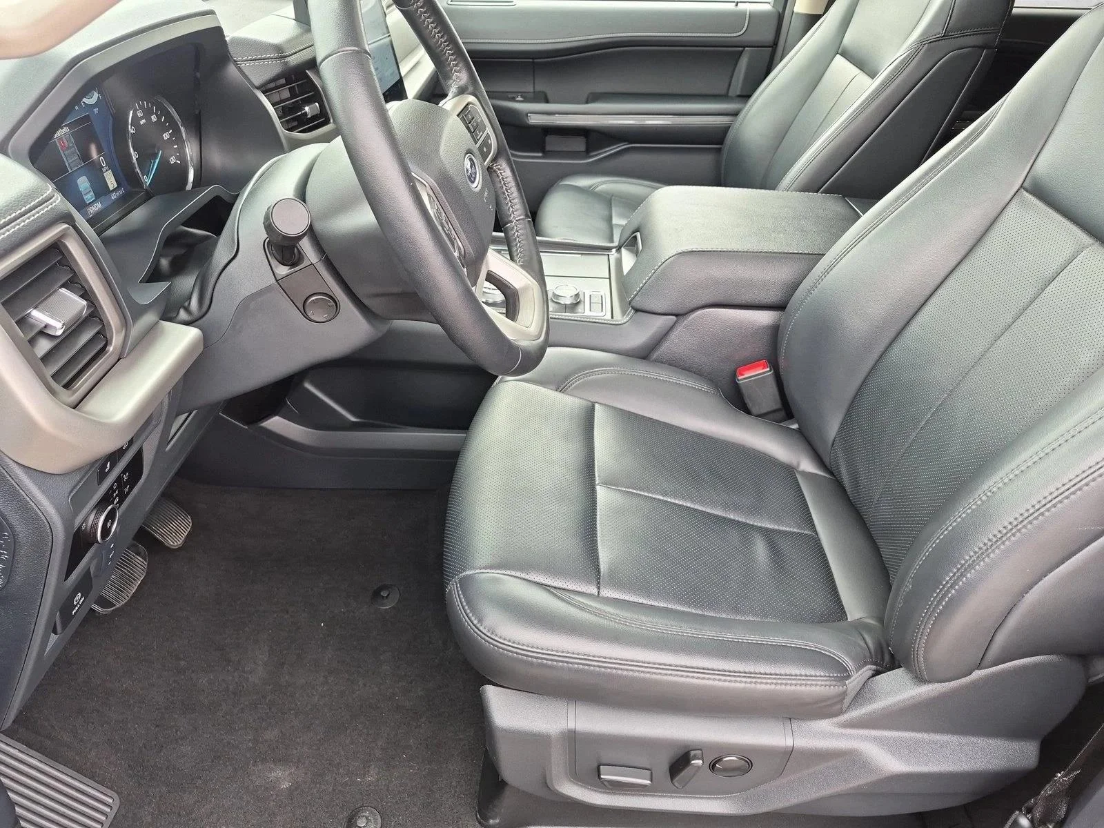 Used 2024 Dark Matter Gray Metallic Ford XLT image 17