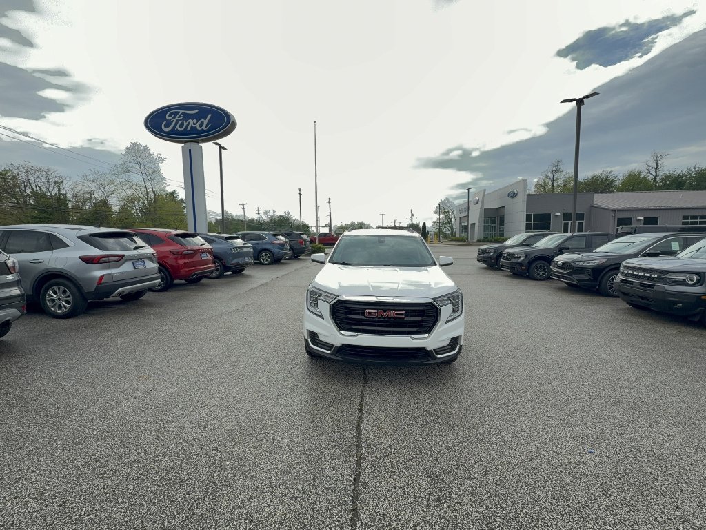 Used 2024 Summit White GMC SLE image 10