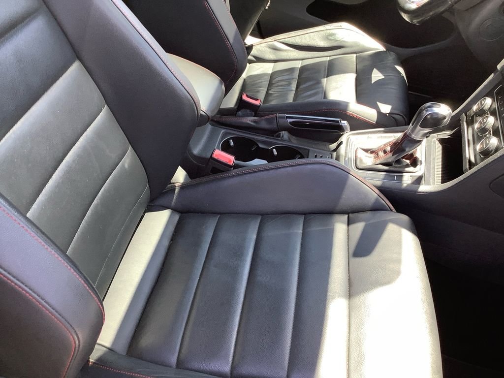 Used 2015 White Volkswagen Autobahn image 14